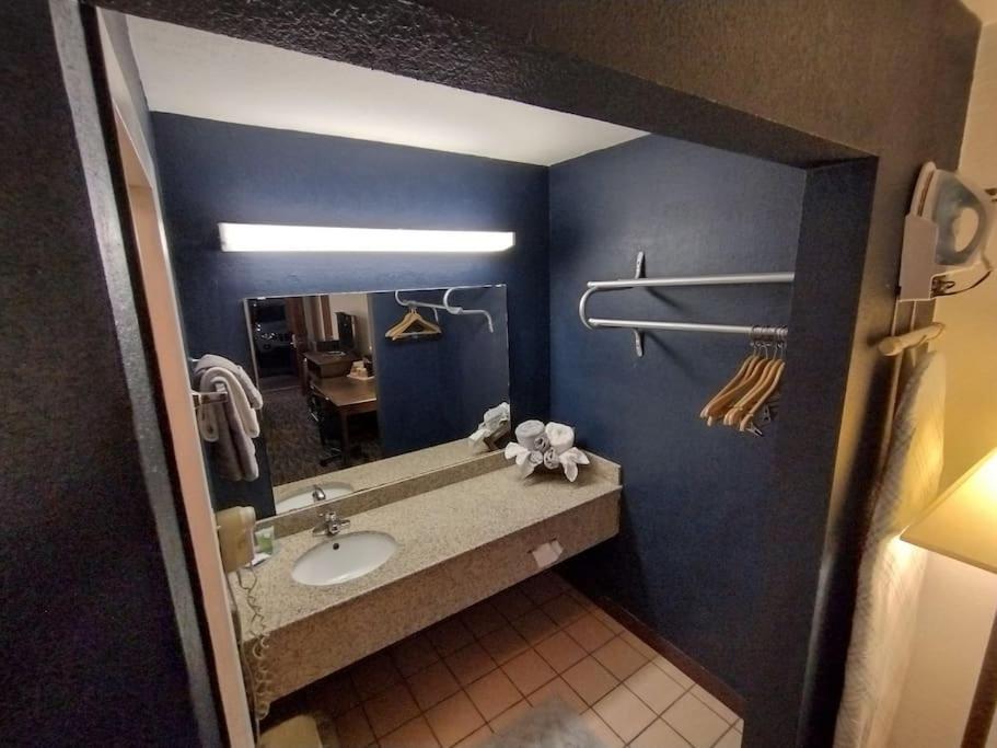 Hotel 2 Queen Beds Hotel Room 226 Booking Stillwater Exterior foto